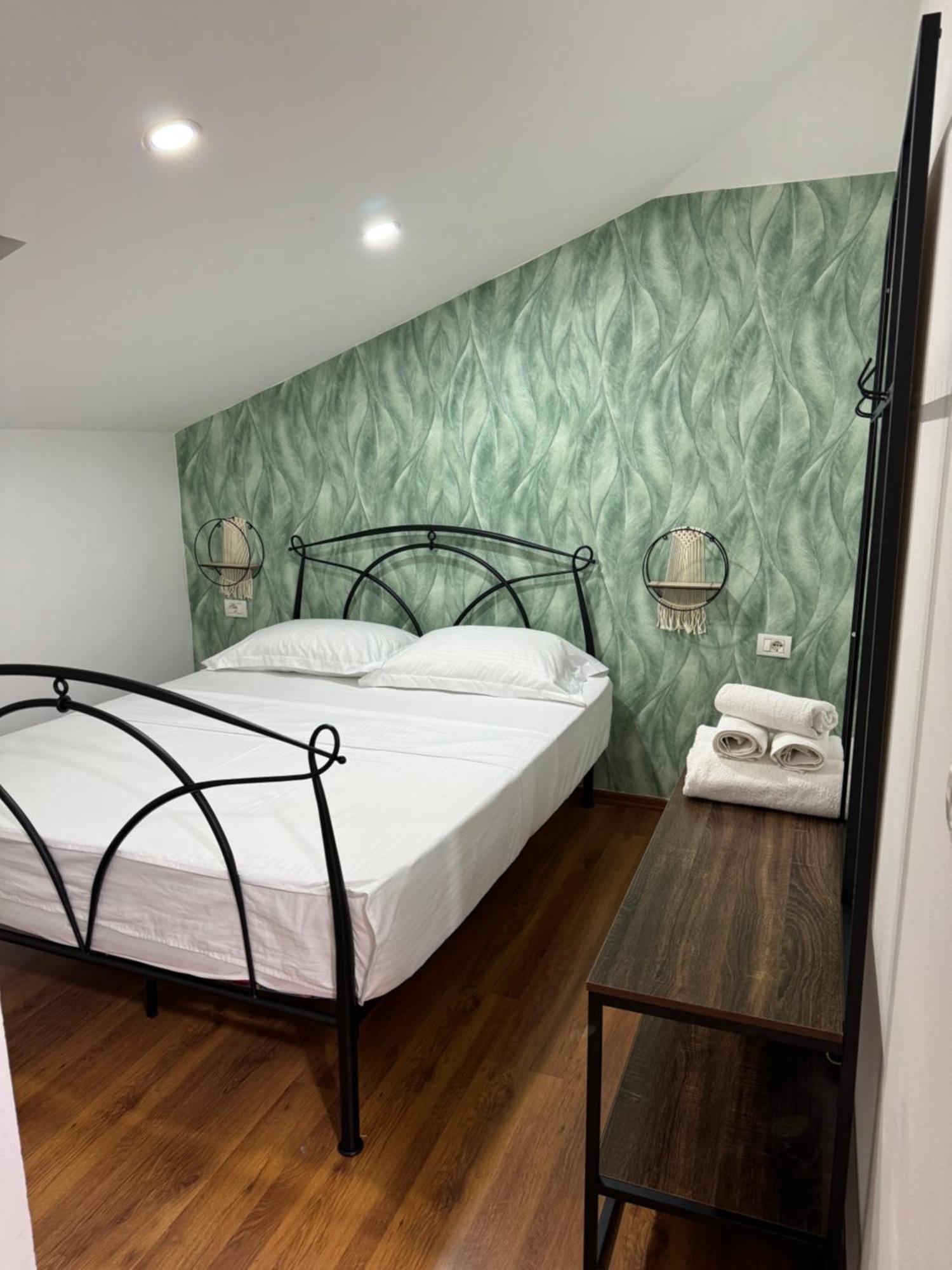 Guest House Himaj Берат Экстерьер фото
